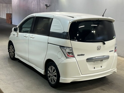 HONDA FREED SPIKE HYBRID