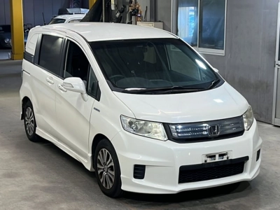 HONDA FREED SPIKE HYBRID