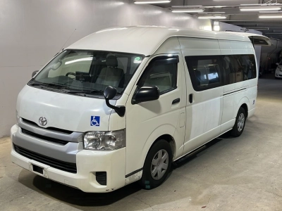 TOYOTA HIACE COMMUTER