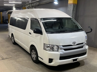 TOYOTA HIACE COMMUTER