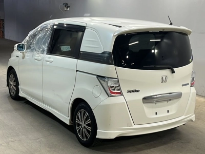HONDA FREED SPIKE HYBRID