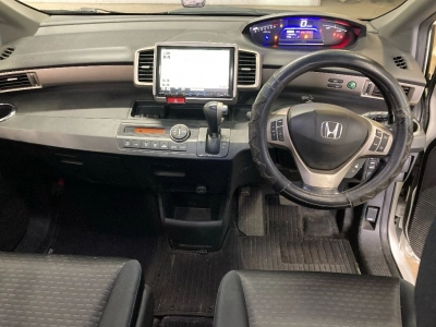 HONDA FREED SPIKE HYBRID