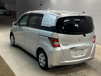 HONDA FREED SPIKE