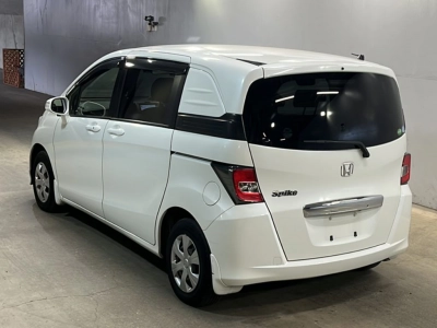HONDA FREED SPIKE