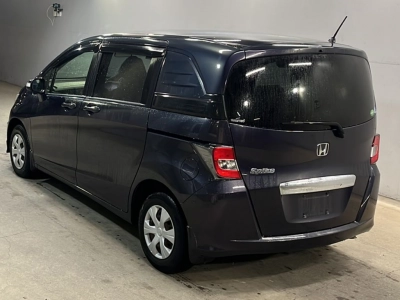 HONDA FREED SPIKE