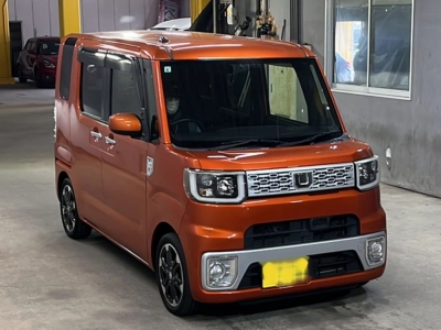 DAIHATSU WAKE