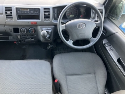 TOYOTA HIACE