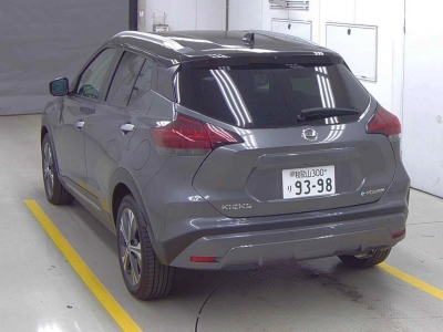 NISSAN KICKS