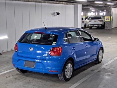 VOLKSWAGEN POLO