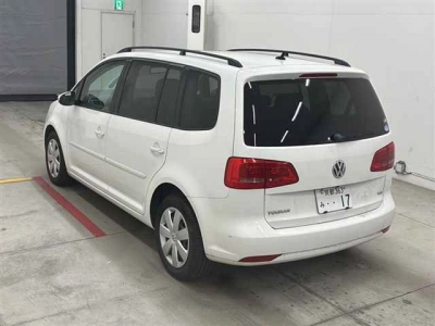 VOLKSWAGEN GOLF TOURAN