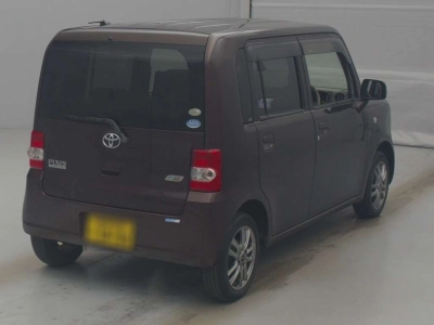 TOYOTA PIXIS SPACE