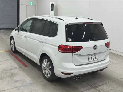 VOLKSWAGEN GOLF TOURAN