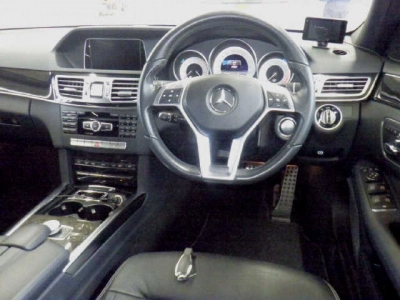 MERCEDES BENZ E CLASS