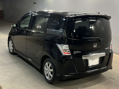 HONDA FREED SPIKE HYBRID
