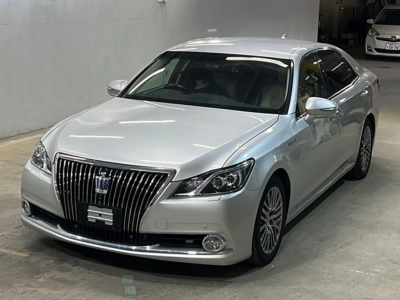 TOYOTA CROWN MAJESTA