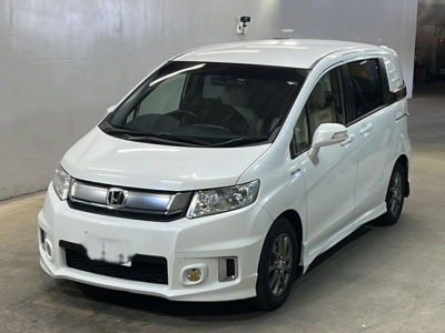 HONDA FREED SPIKE HYBRID