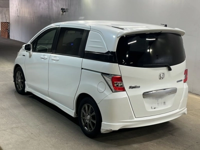 HONDA FREED SPIKE HYBRID