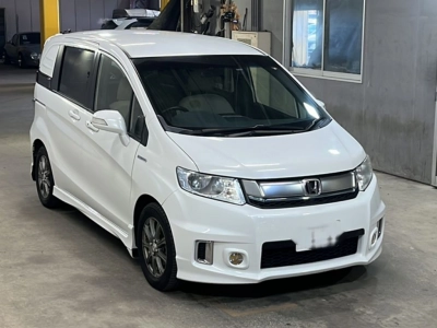HONDA FREED SPIKE HYBRID