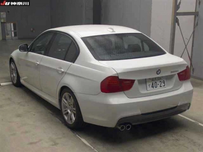 BMW 3 SERIES