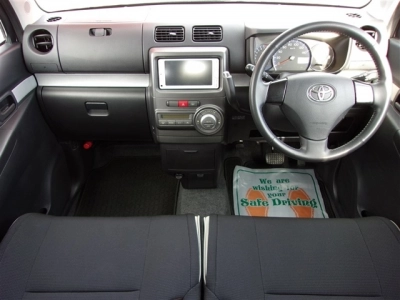 TOYOTA PIXIS SPACE