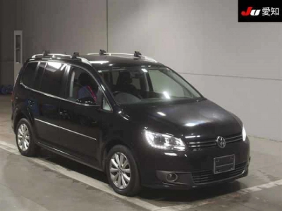 VOLKSWAGEN GOLF TOURAN