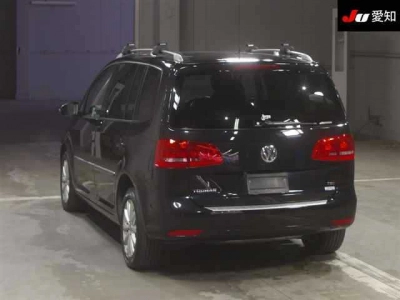 VOLKSWAGEN GOLF TOURAN