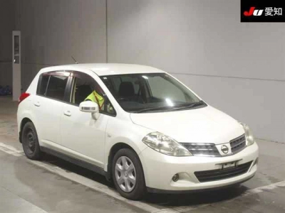 NISSAN TIIDA