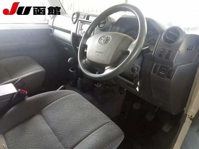 TOYOTA LAND CRUISER 70