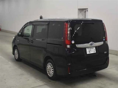 TOYOTA NOAH
