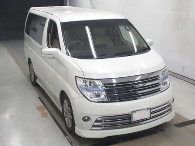 NISSAN ELGRAND