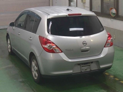 NISSAN TIIDA