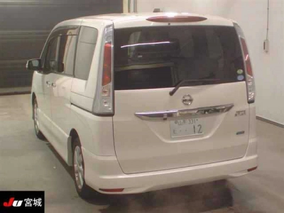 NISSAN SERENA