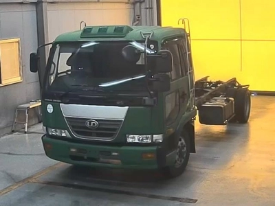 NISSAN UD