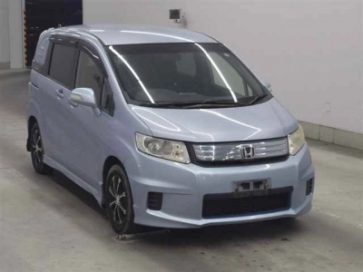 HONDA FREED SPIKE HYBRID