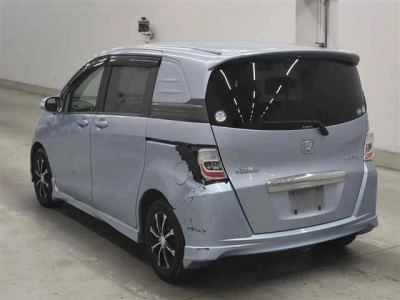 HONDA FREED SPIKE HYBRID