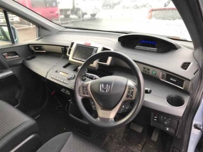 HONDA FREED SPIKE HYBRID