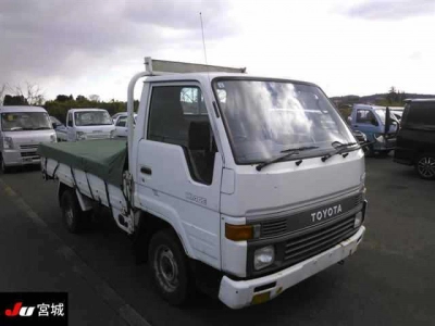 TOYOTA HIACE TRUCK
