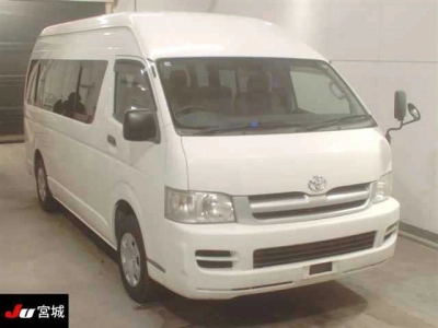 TOYOTA HIACE COMMUTER