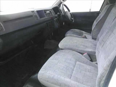 TOYOTA HIACE COMMUTER