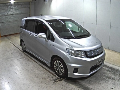HONDA FREED SPIKE HYBRID