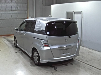 HONDA FREED SPIKE HYBRID