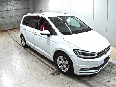 VOLKSWAGEN GOLF TOURAN