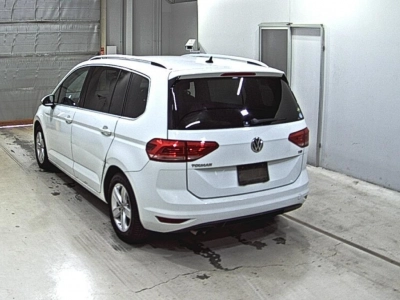 VOLKSWAGEN GOLF TOURAN