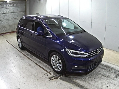 VOLKSWAGEN GOLF TOURAN