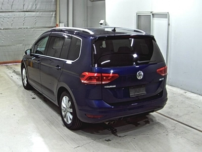 VOLKSWAGEN GOLF TOURAN