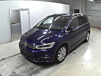 VOLKSWAGEN GOLF TOURAN