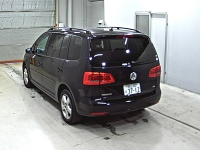 VOLKSWAGEN GOLF TOURAN