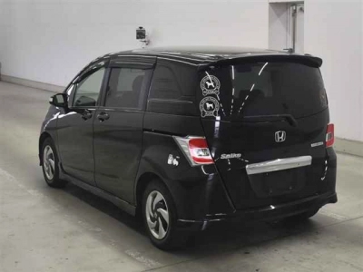 HONDA FREED SPIKE HYBRID