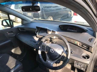 HONDA FREED SPIKE HYBRID