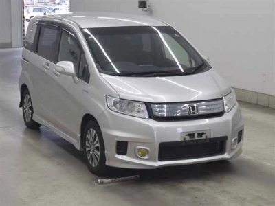 HONDA FREED SPIKE HYBRID